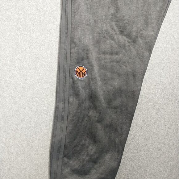 Adidas~NEW YORK KNICKS~ NBA Gray Warm Up Pants Mens 2XL. Condition is New. - Picture 2 of 11
